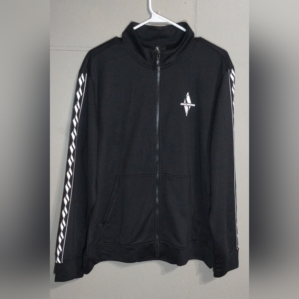 Skechers Black Zip-Up Men's Sweatshirt with White Accents (XL)
